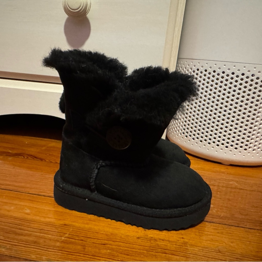 UGG- Black Shearling Boots